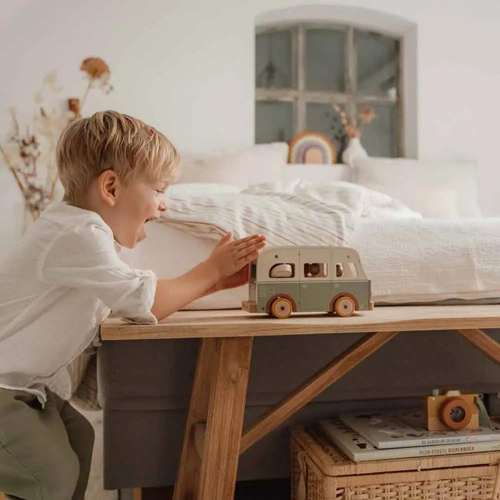 Vintage CamperVan e Família de Férias em Madeira