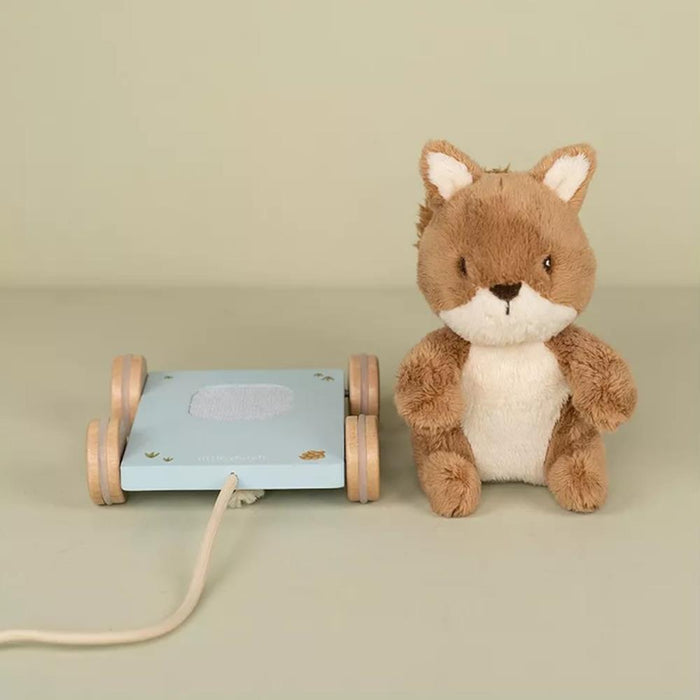 Esquilo Peluche com Base em Madeira para Puxar Forest Friend