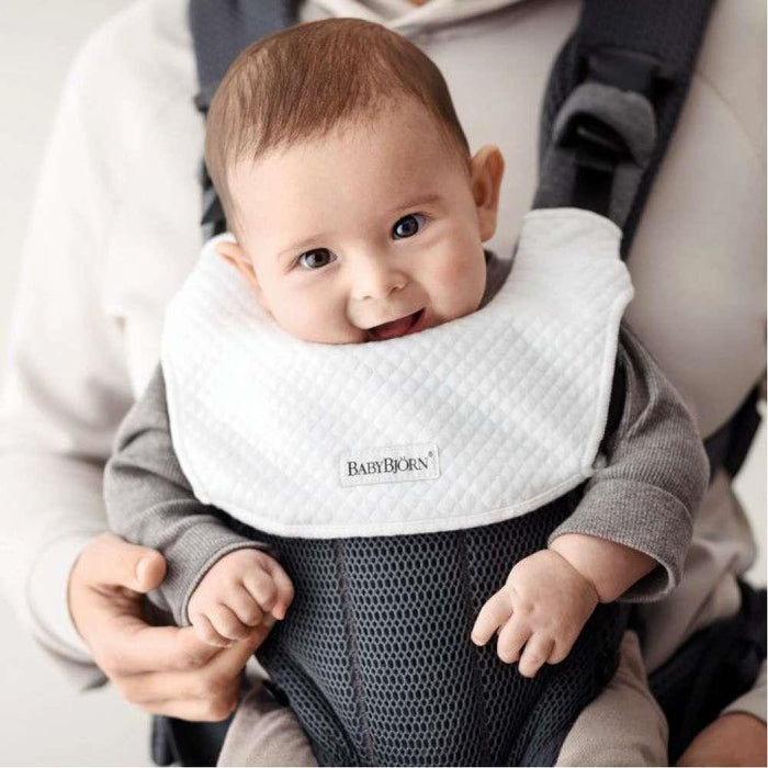 Babero Porta Bebé Babybjorn Blanco Harmony