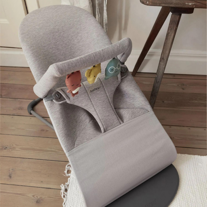 Espreguiçadeira BabyBjörn Bliss 3D Jersey Light Grey + Brinquedo Soft Friends