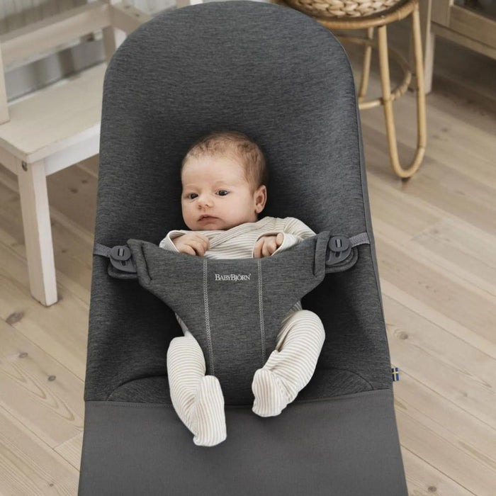 Espreguiçadeira Bliss + Marsúpio BabyBjörn Mini Charcoal Grey