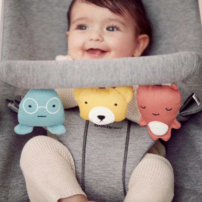 Espreguiçadeira BabyBjörn Bliss 3D Jersey Light Grey + Brinquedo Soft Friends