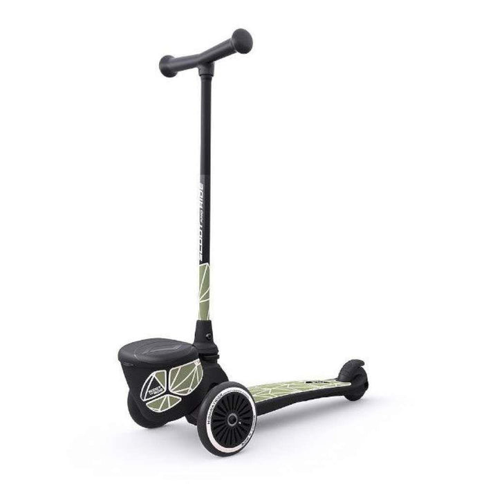 Scooter Highwaykick Two Lifestyle con líneas verdes