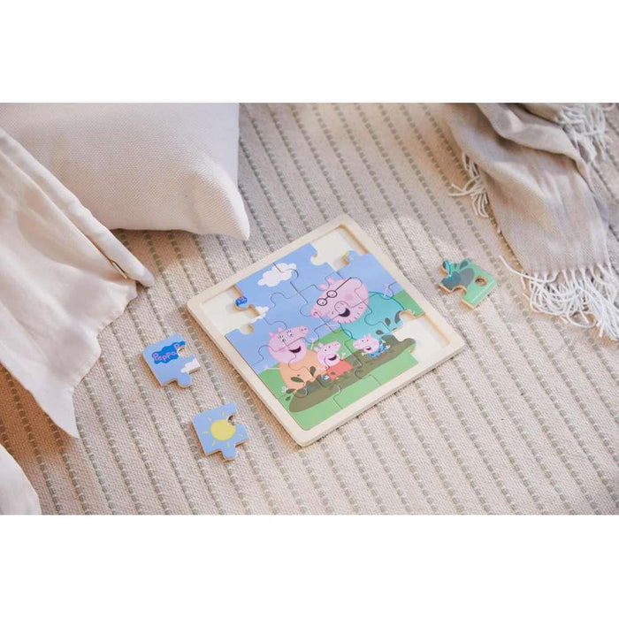 Puzzle Peppa Pig na Lama em Madeira 12 Peças